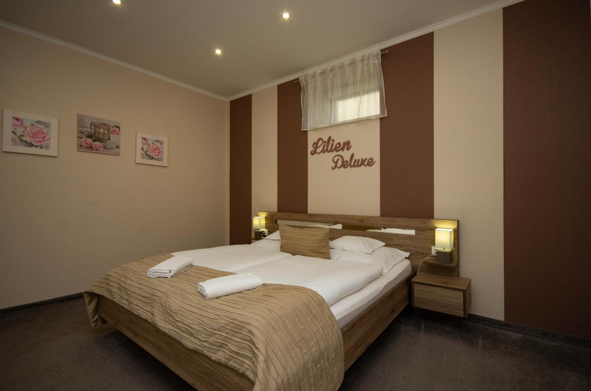 Lilien Deluxe Apartamento Gyula Exterior foto